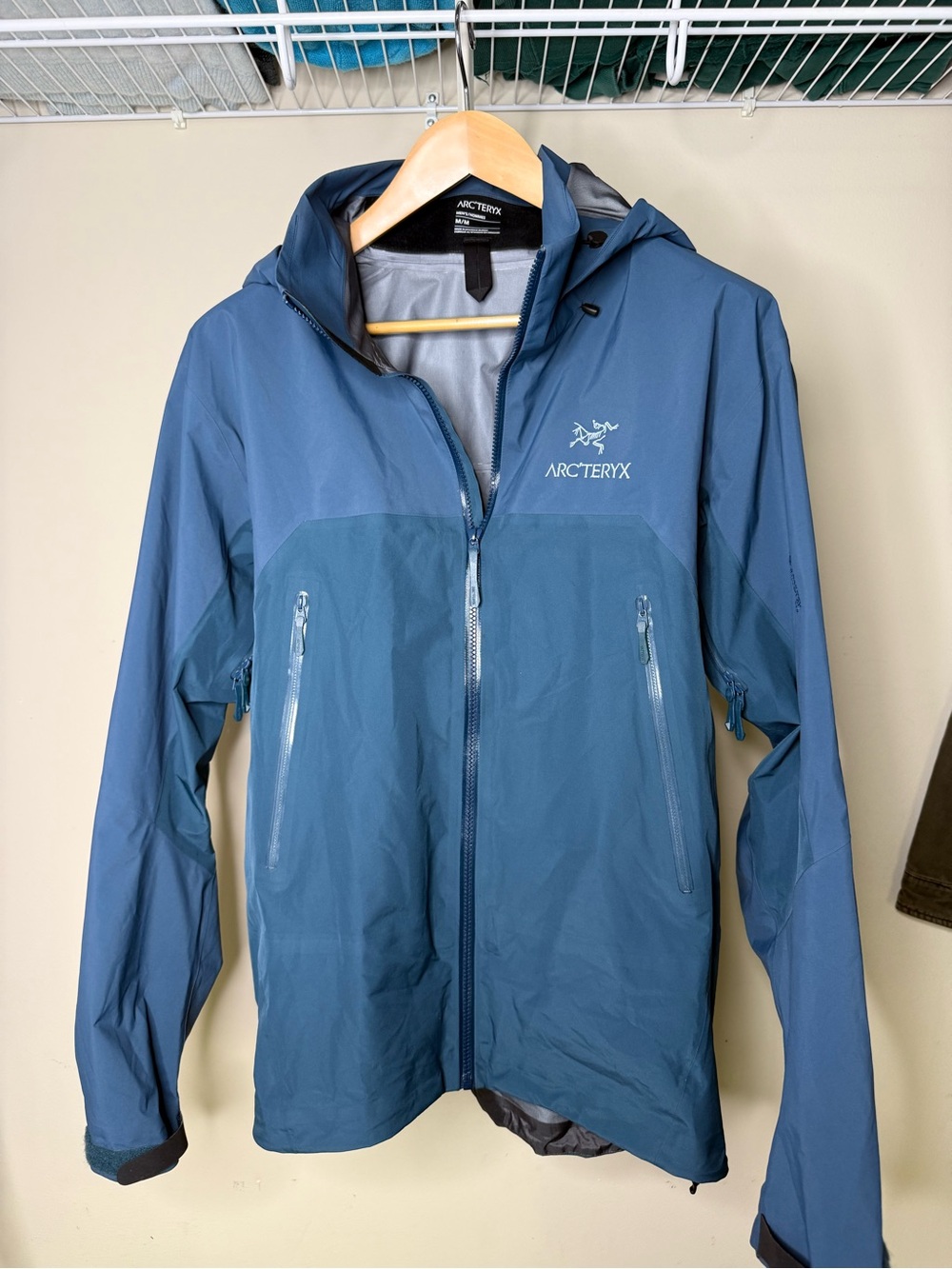 Arc'teryx Beta AR | Archived Blue GOT-TEX Pro Hooded Rain Jacket | Medium |